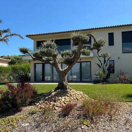 Villa, 700 M Villa