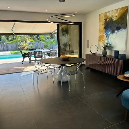 Villa Villa, 700 M